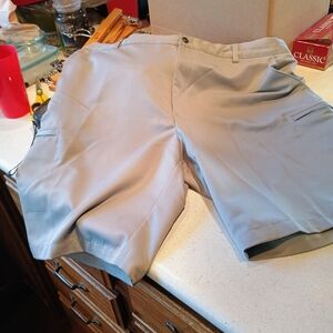 Izod Men's Cargo Shorts in Light Gray